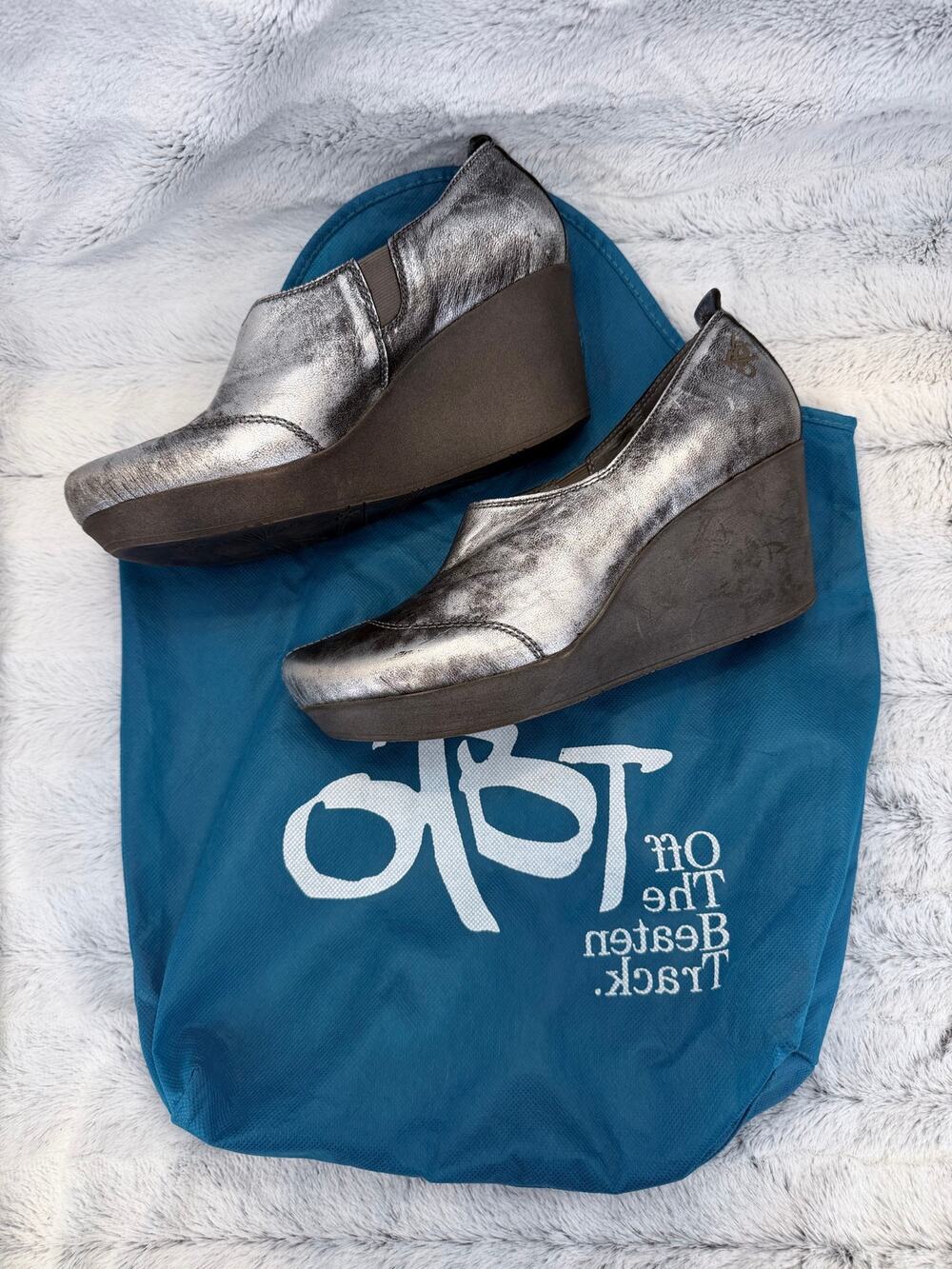 OTBT Washougal Metallic Silver Leather Slip-On Wedge Shoes Women’s 9M